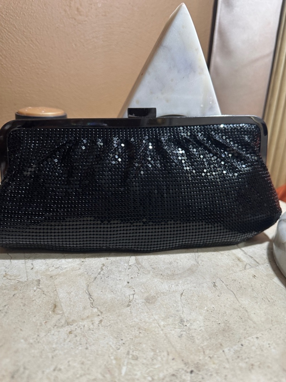 Black simmering hand clutch